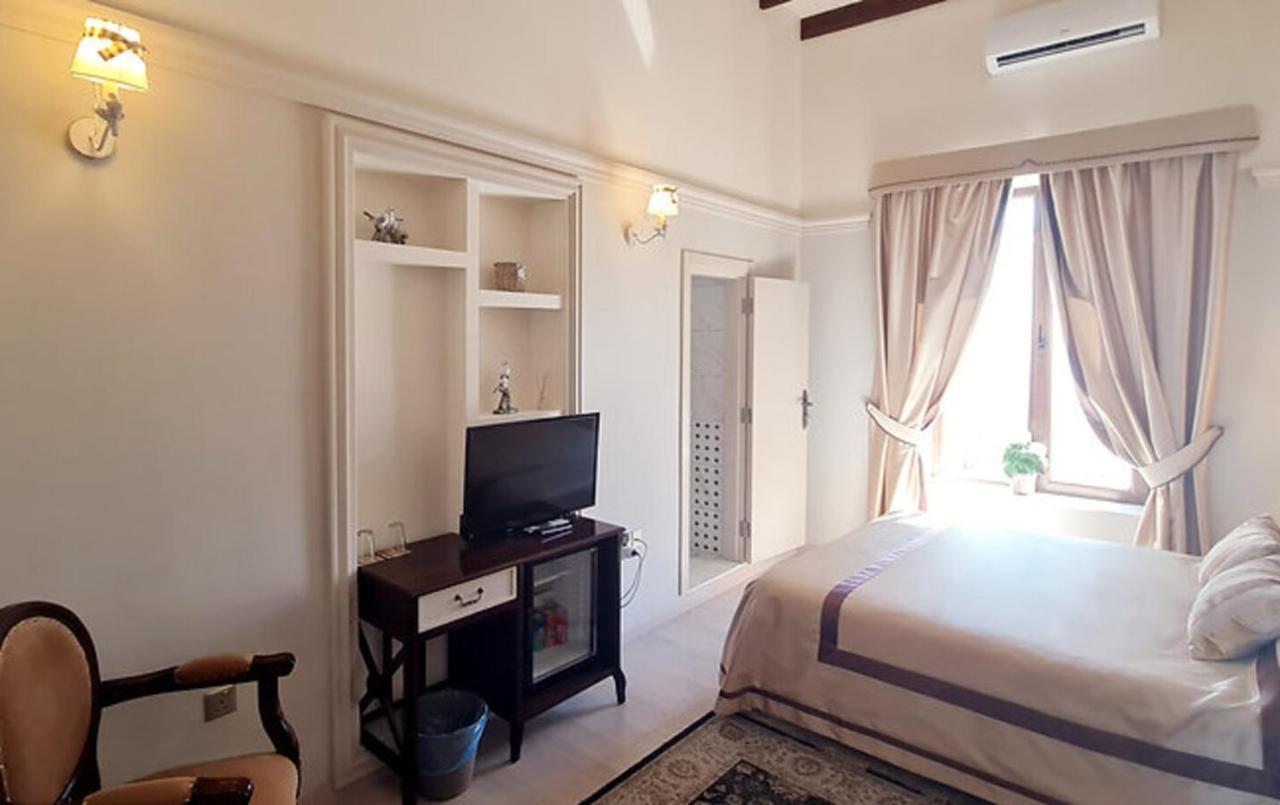 Sofia Boutique Hotel Кирения Екстериор снимка