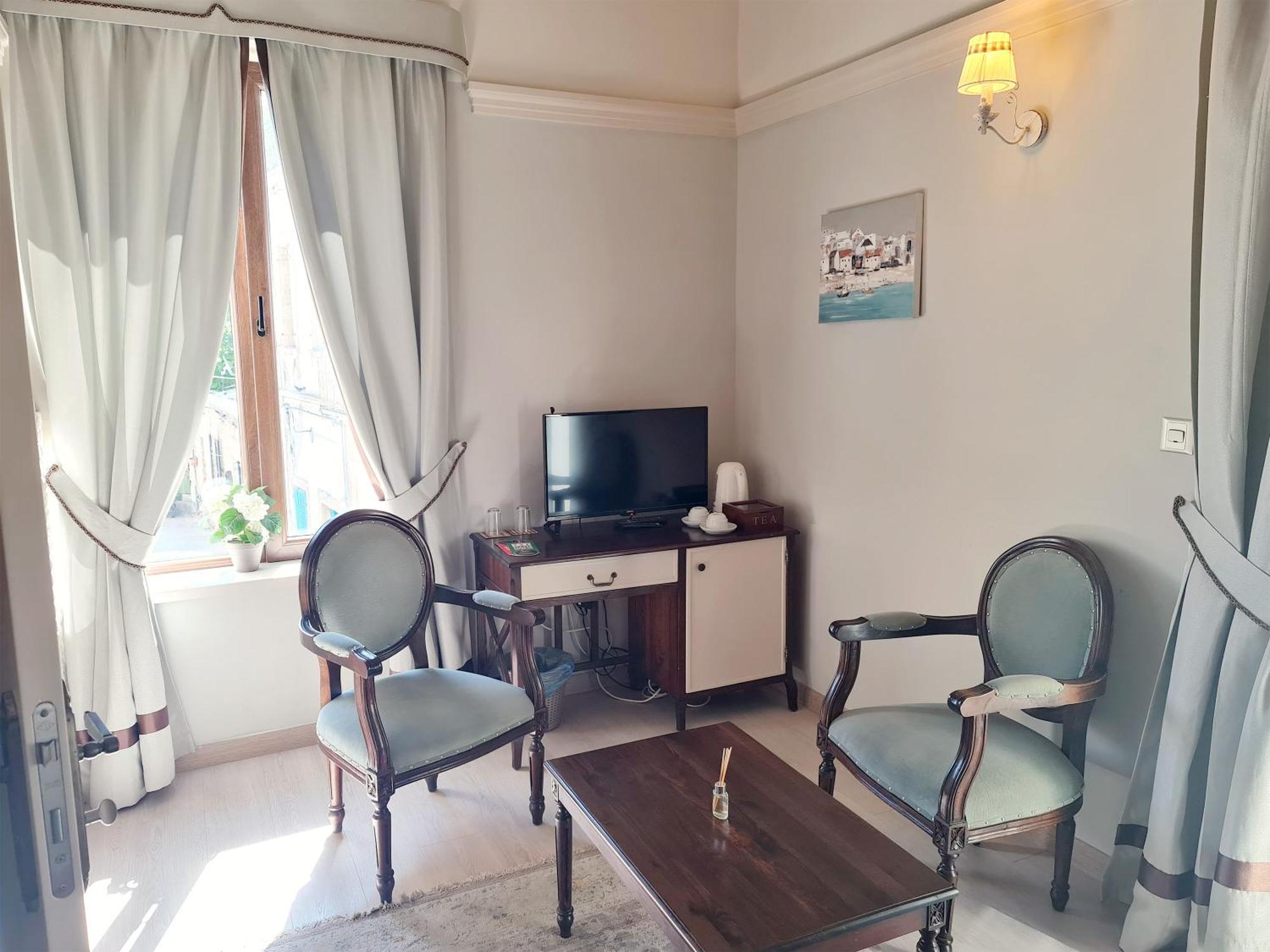 Sofia Boutique Hotel Кирения Екстериор снимка